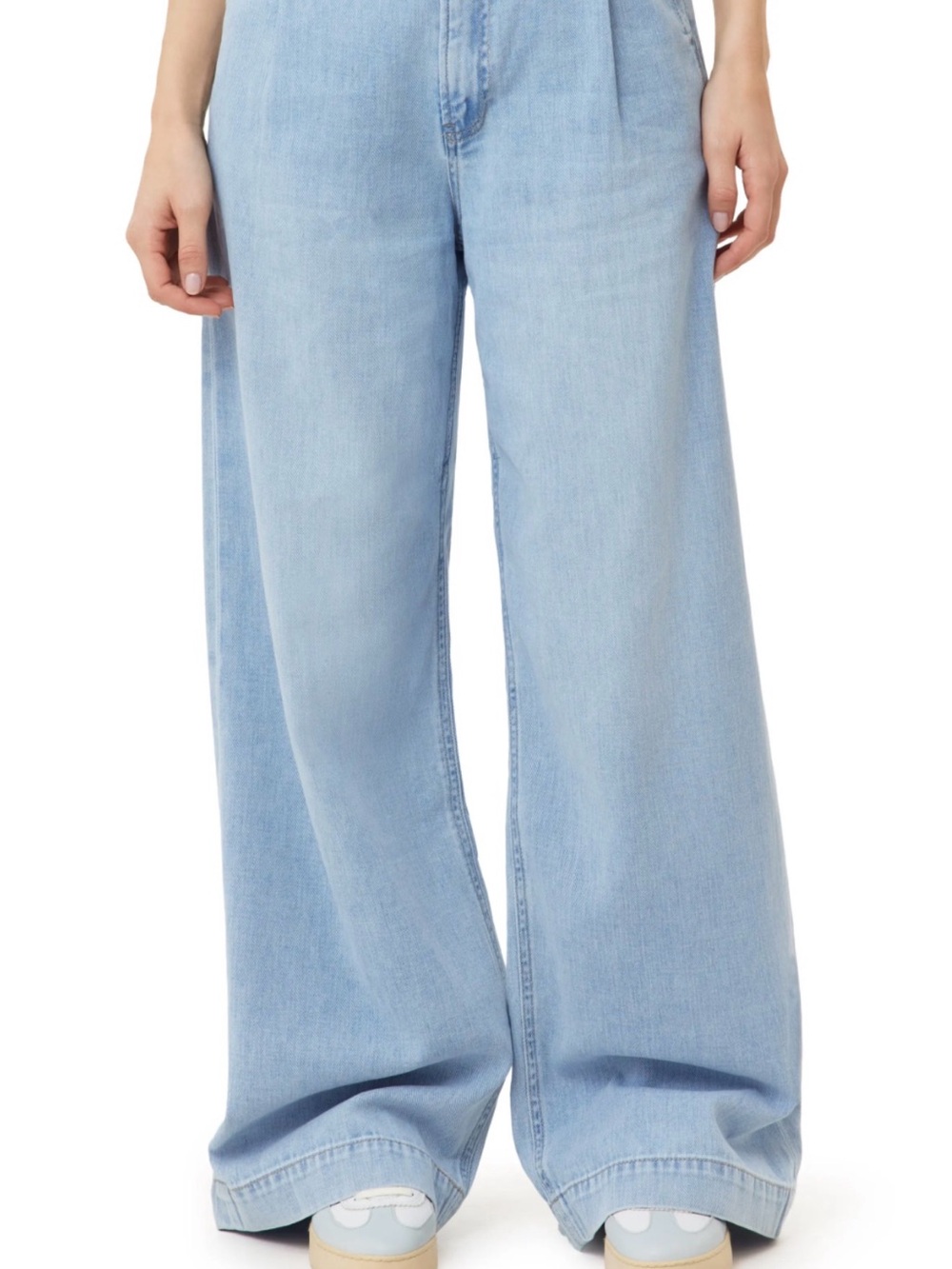 Scotch & Soda “Free Spirit” women’s size 6/28 pleated wide-leg jean trousers.